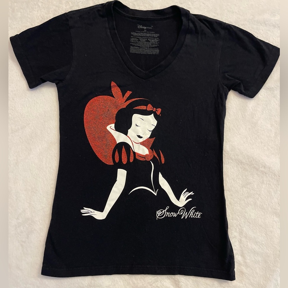 Disney Snow White Women’s XS Black Tee with Red Sparkly Accents